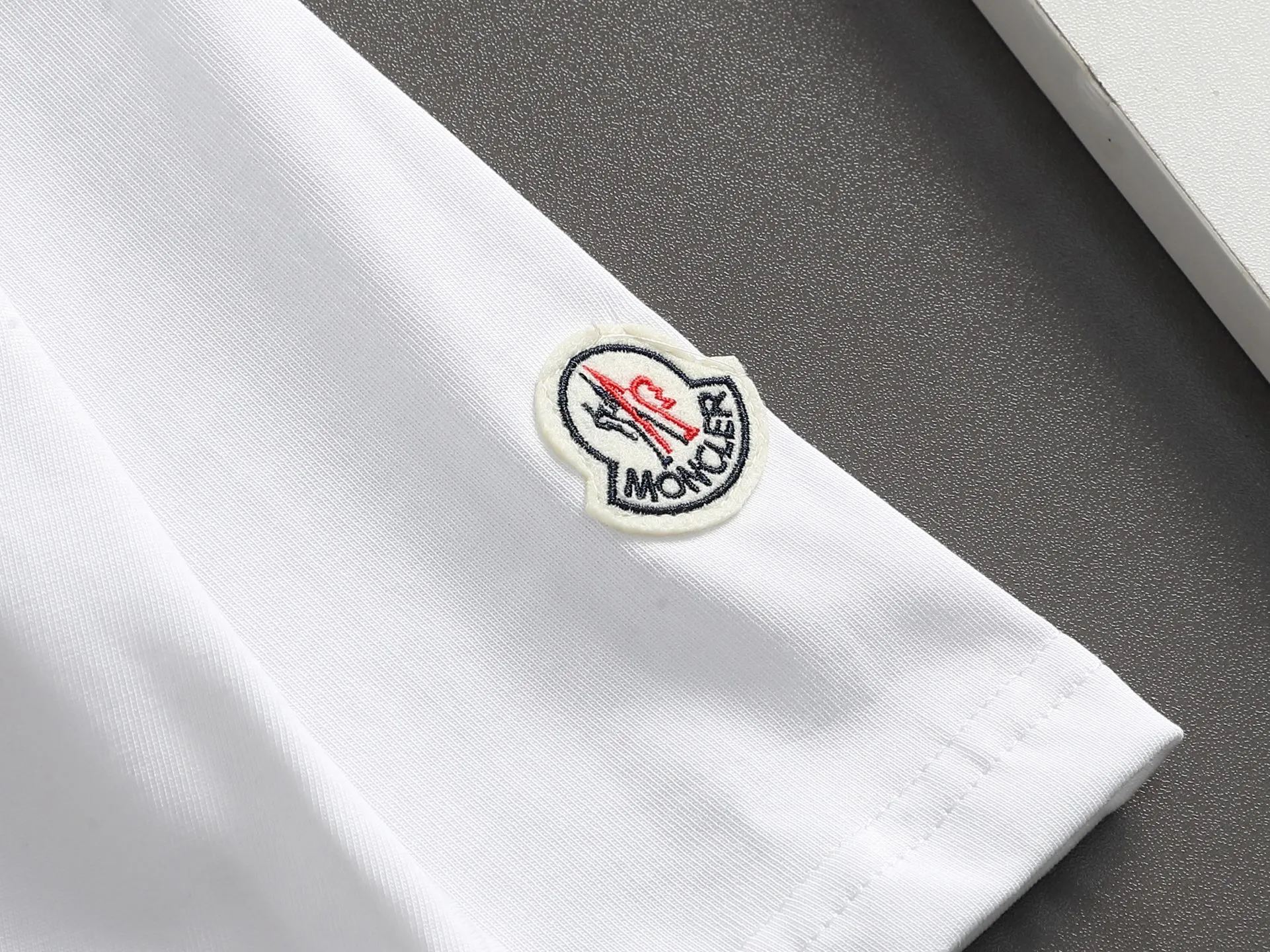 MONCLER LOGO 🪡 Logo ， Retro Same Style T 260 Versatile : Black White Size：XS~L